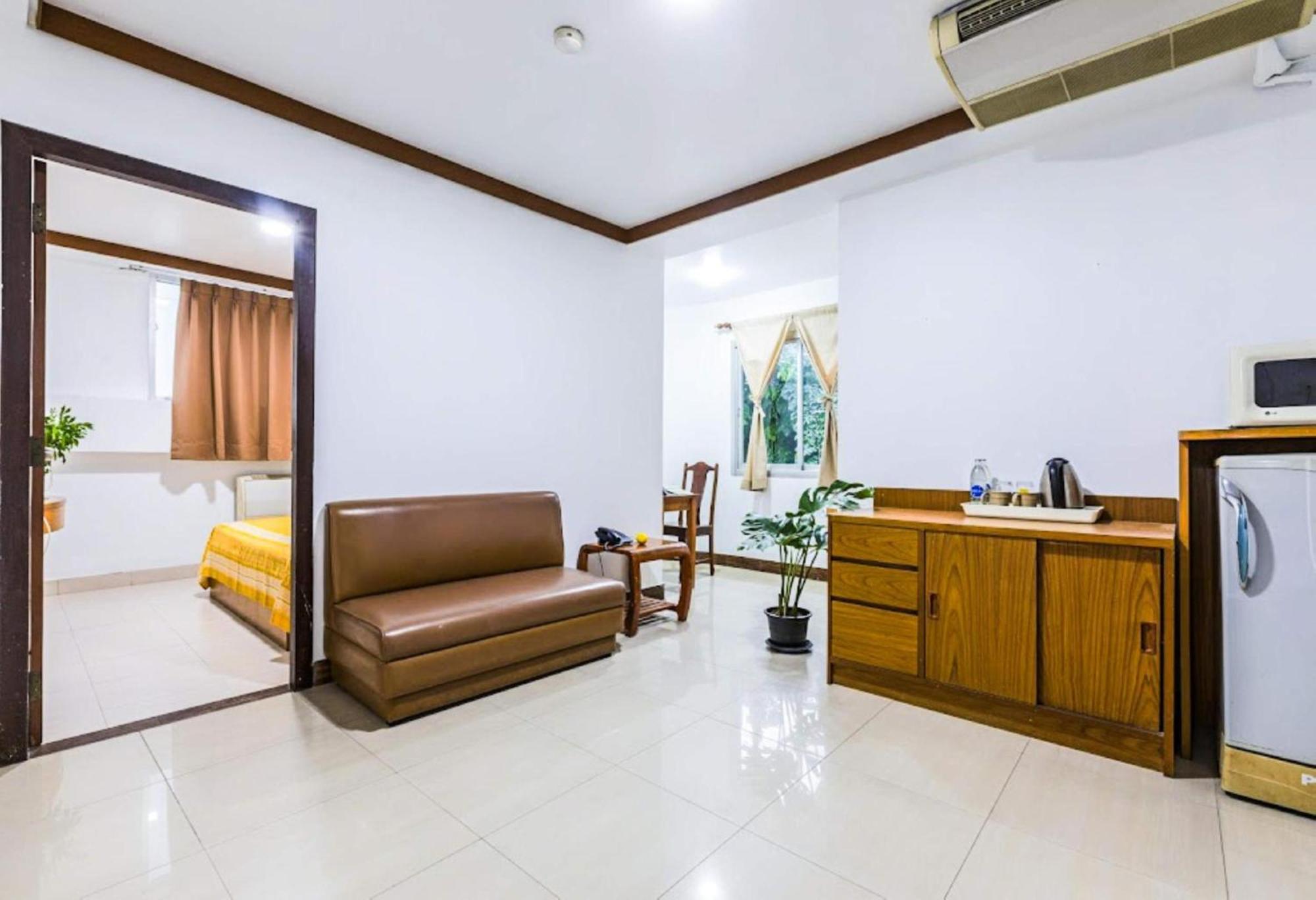 בנגקוק Collection O Howard Square Boutique Hotel מראה חיצוני תמונה