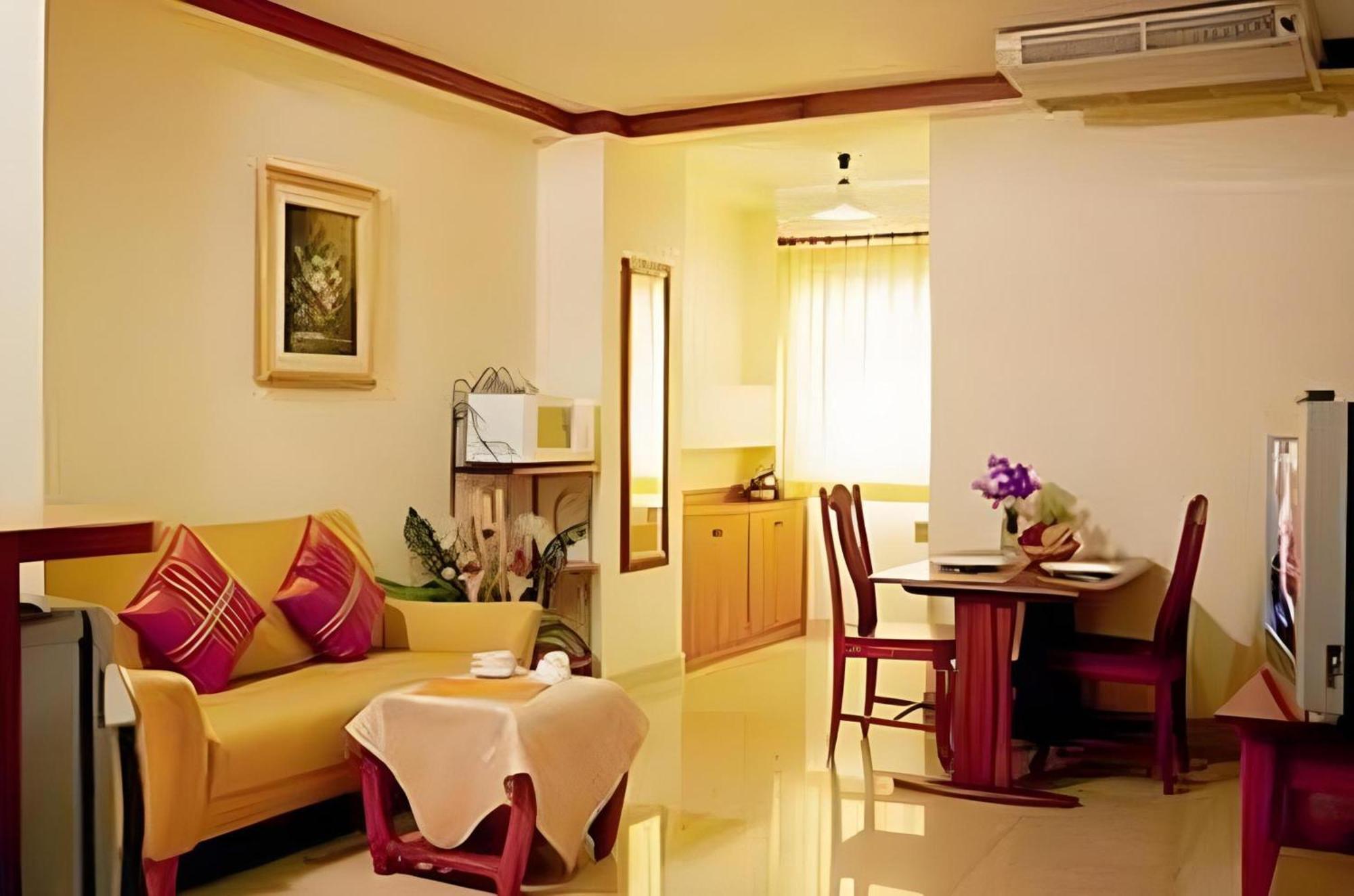 בנגקוק Collection O Howard Square Boutique Hotel מראה חיצוני תמונה