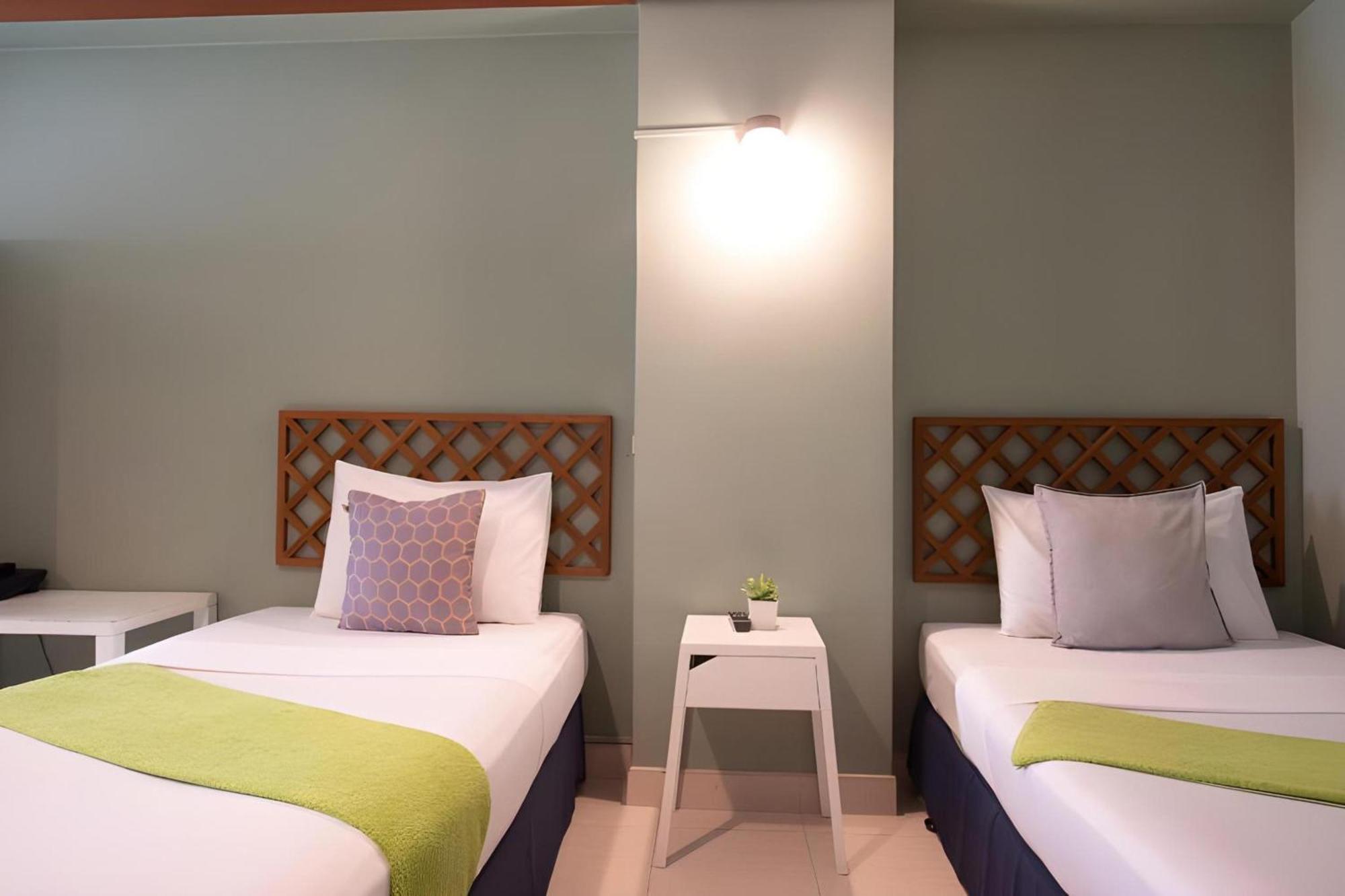 בנגקוק Collection O Howard Square Boutique Hotel מראה חיצוני תמונה