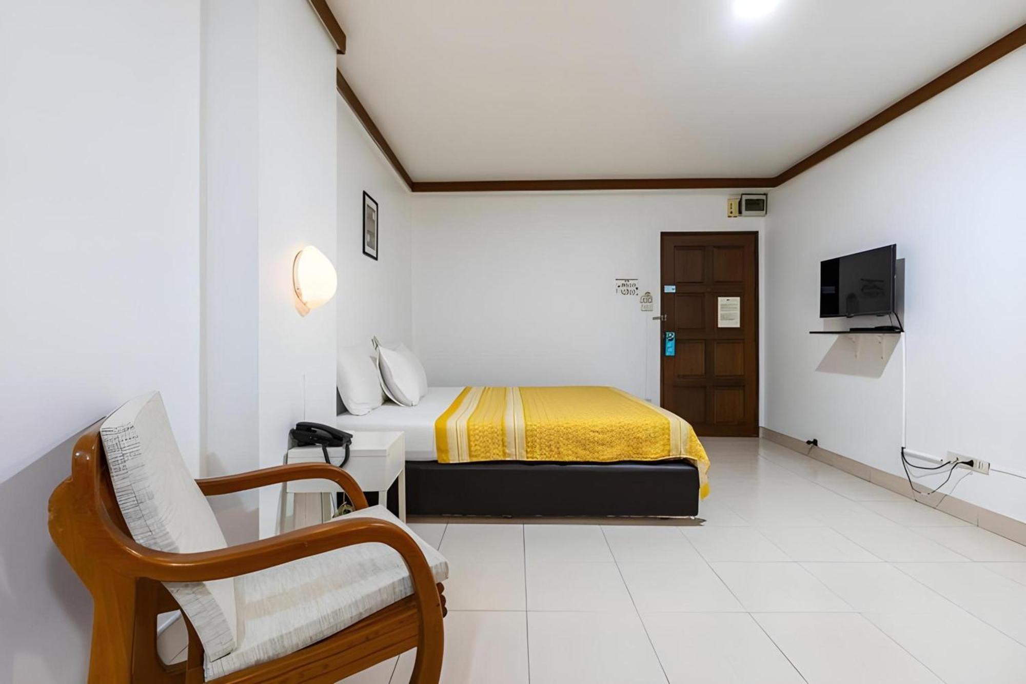 בנגקוק Collection O Howard Square Boutique Hotel מראה חיצוני תמונה