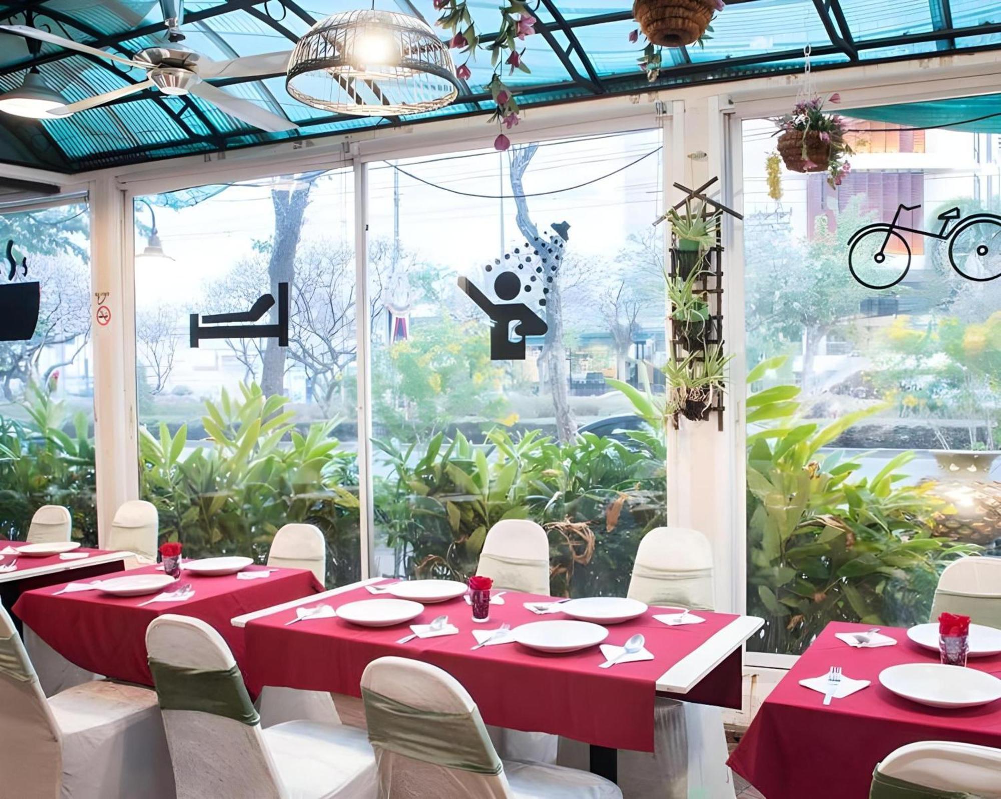 בנגקוק Collection O Howard Square Boutique Hotel מראה חיצוני תמונה