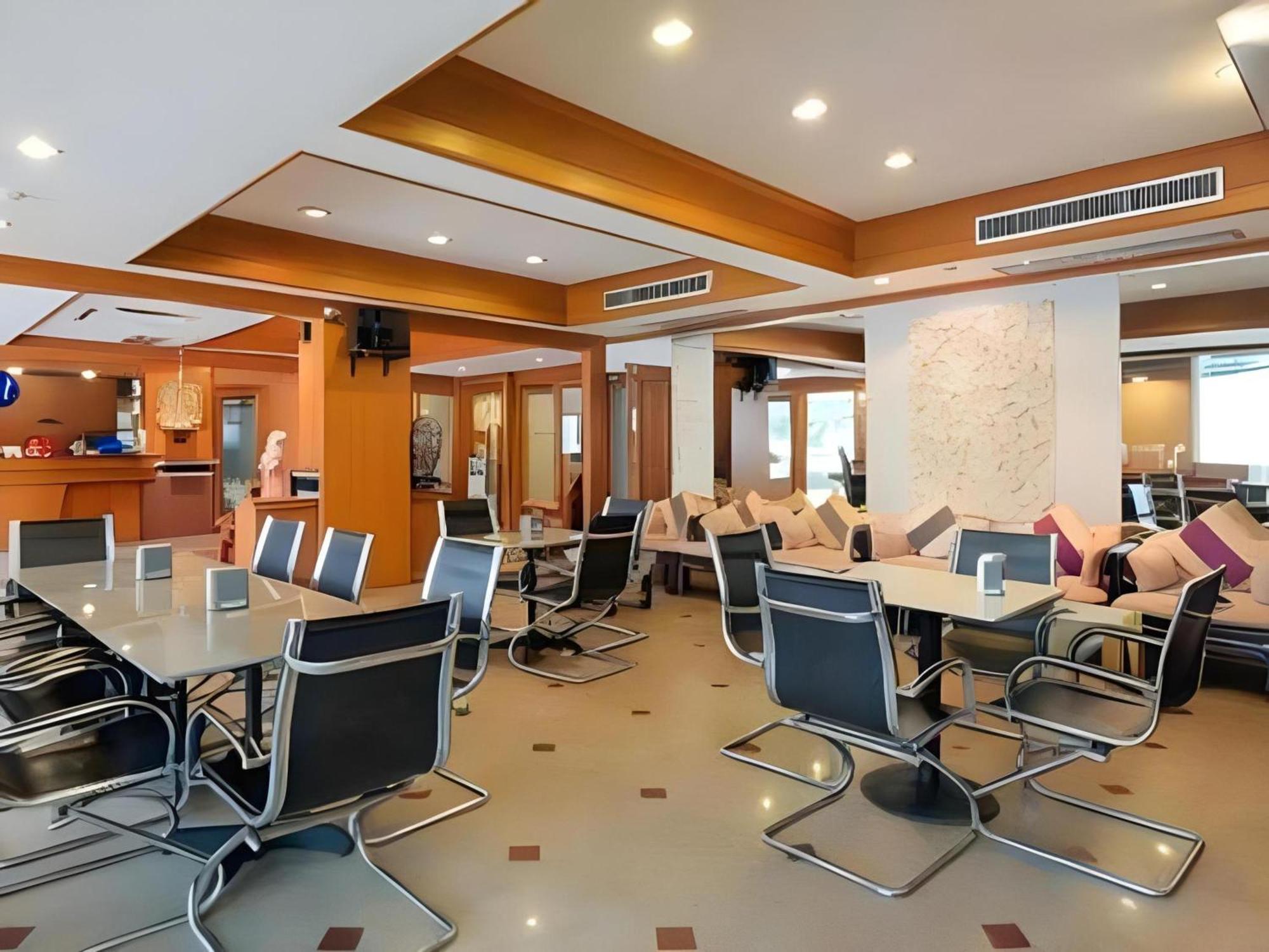 בנגקוק Collection O Howard Square Boutique Hotel מראה חיצוני תמונה